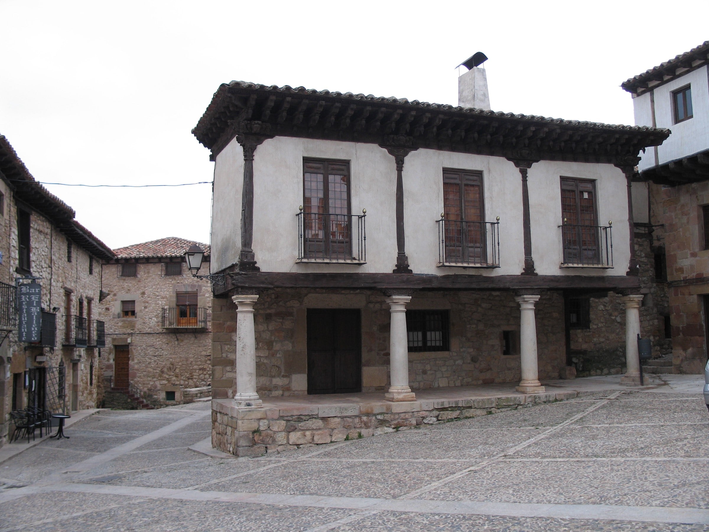 Plaza del Trigo de Atienza con arquitectura tradicional castellana