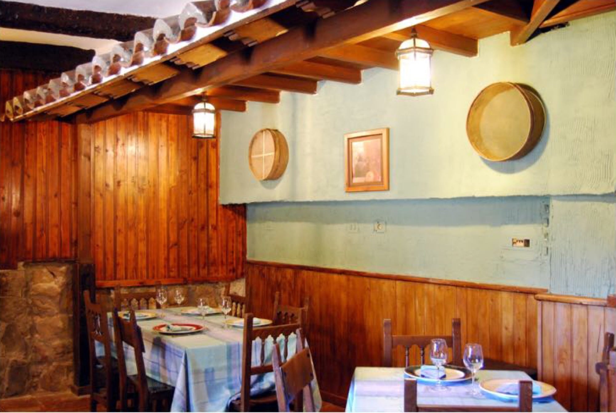 Restaurante tradicional en la Plaza del Trigo de Atienza