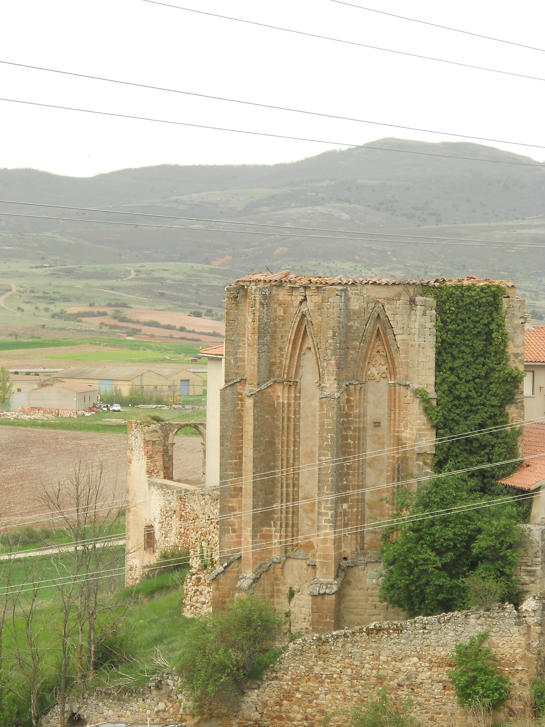 Ábside gótico del antiguo convento de San Francisco en Atienza